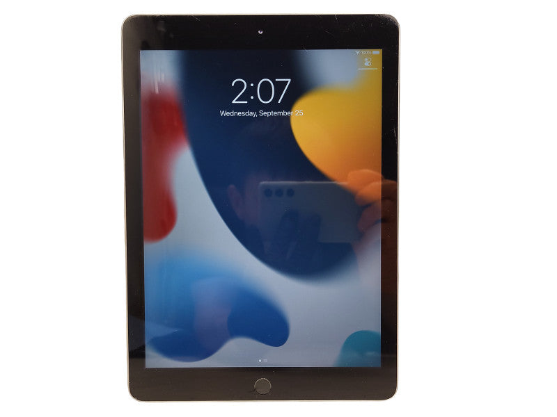 Apple iPad 5th Generation 32GB Wi-Fi A1822 READ Q$