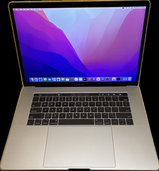 Apple MacBook Pro 15-inch 2017 i7-7700HQ Radeon Pro 555 16GB RAM 256SSD READ!