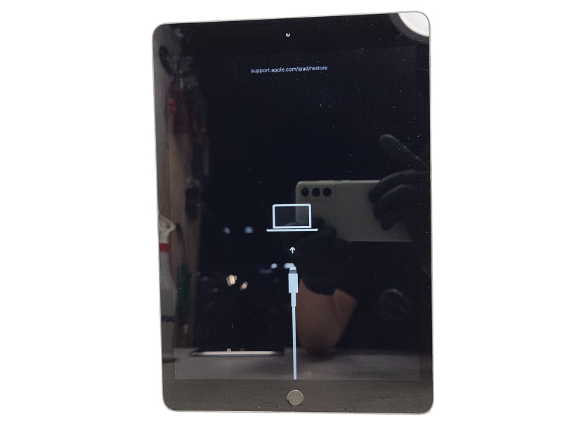 Apple iPad 10.2" 7th Gen (Wi-Fi Only) A2197 READ $