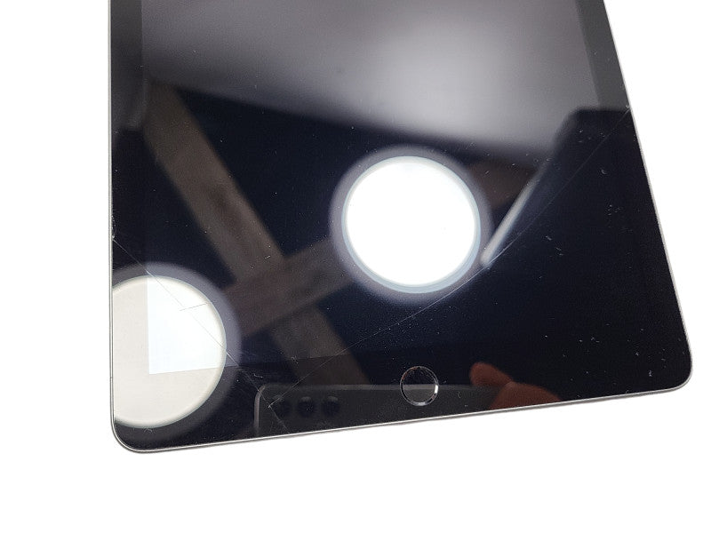 Apple iPad (6th generation) 32GB A1893 READ $