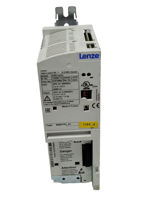 Lenze Hans-Lenze-Str 1 D-31855 Aerzen, Type E82EV751_4C, READ _