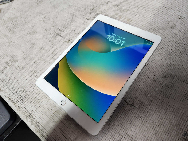 Apple ipad 5th Generation 128GB WiFi + Cellular, Model: A1823, Unlocked