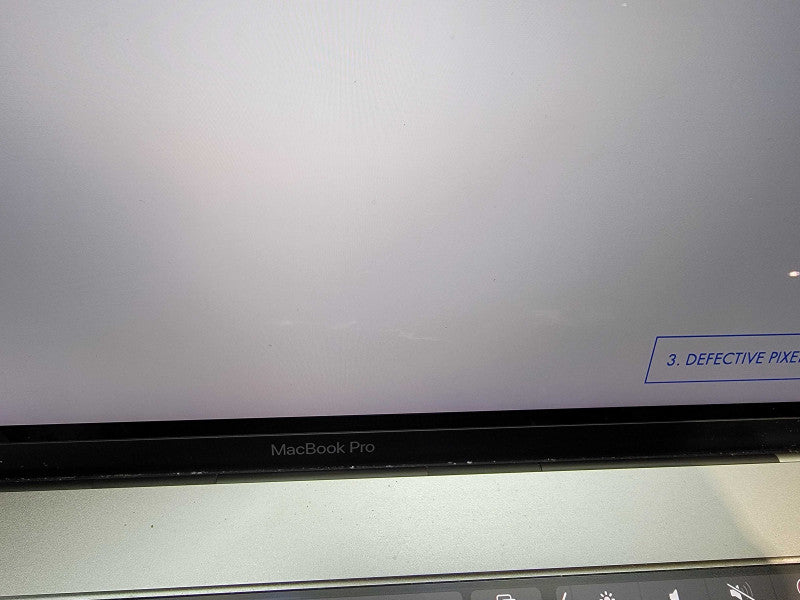 MacBook Pro 15" 2017 |4-Core i7-7820HQ @2.9GHz 16GB RAM 500GB-SSD Radeon READ
