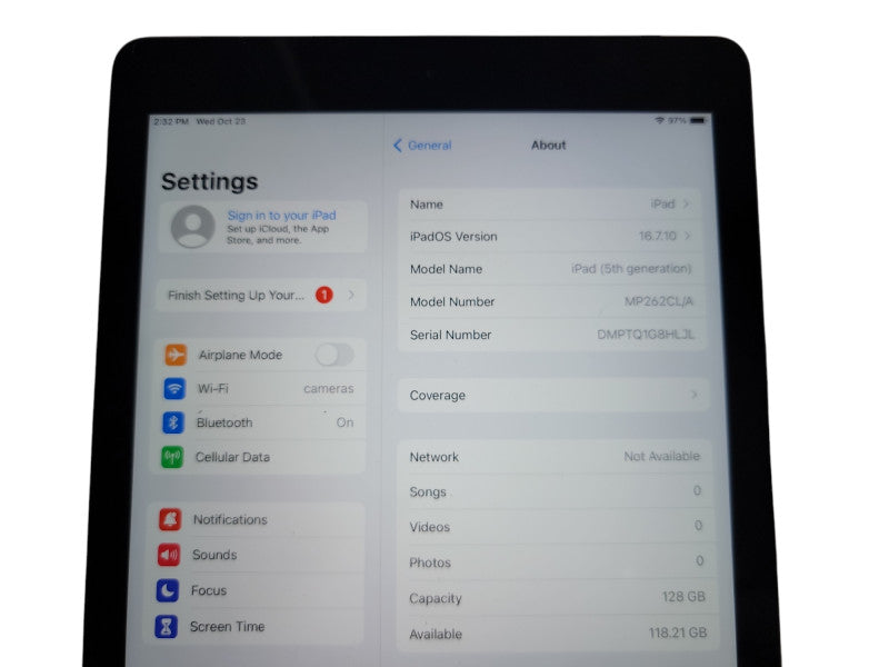 Apple iPad 5th Gen - 128GB - Gray (