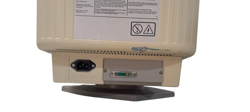 IBM 6554-673 P70 Professional Series 17-inch CRT Monitor