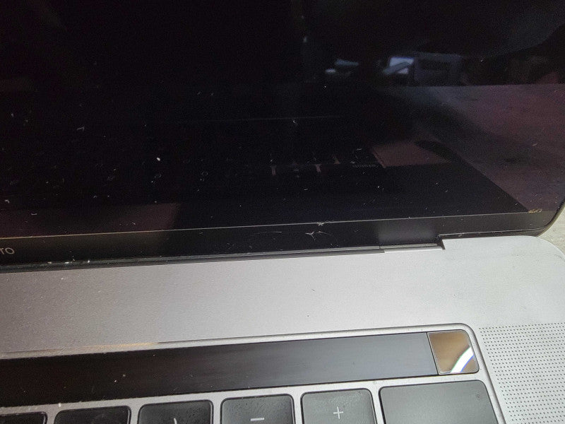 MacBook Pro 15" 2018 | 6-Core i7-8850H @2.6GHz 16GB RAM 1TB SSD Radeon - READ