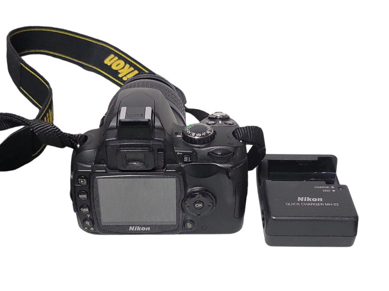 Nikon D40 digital camera with Nikon DX SWM ED Aspherical Lens & Case READ _