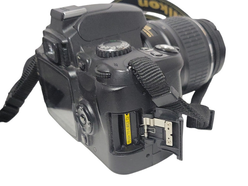 Nikon D40 digital camera with Nikon DX SWM ED Aspherical Lens & Case READ _