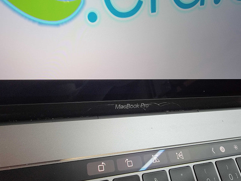 MacBook Pro 15" 2018 | 6-Core i7-8850H @2.6GHz 16GB RAM 500GB SSD Radeon READ
