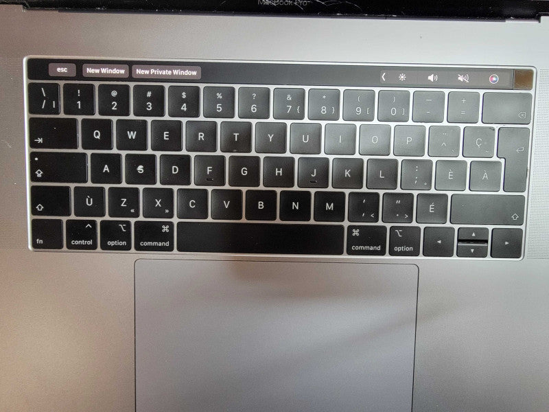 MacBook Pro 15" 2018 | 6-Core i7-8850H @2.6GHz 16GB RAM 500GB SSD Radeon READ