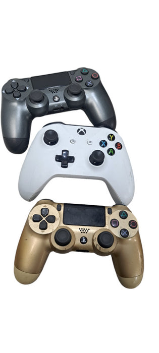 Xbox One & PS4 Controllers Bundle of 4 Controllers READ