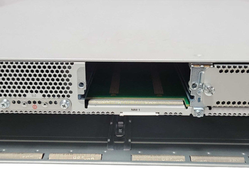 Cisco C8300-2N2S-6G Router Chassis No Power supply, READ  _