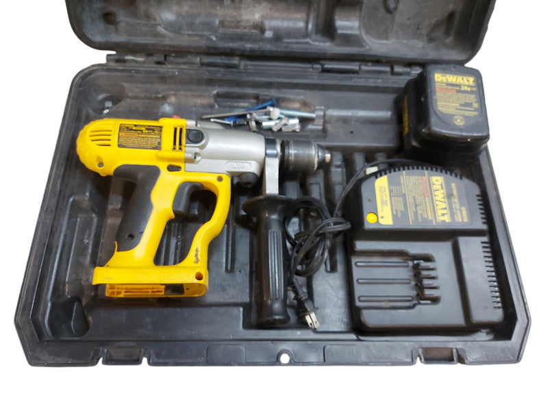 DeWalt DW006 24V Cordless Drill w\\ Case, battery and Charger | READ DESC