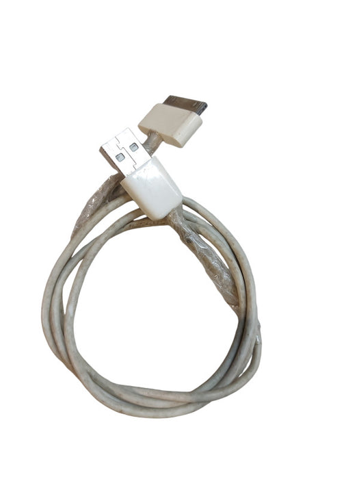 Apple iPod Touch 4, 8GB capacity with USB Cable and Apple Dock
