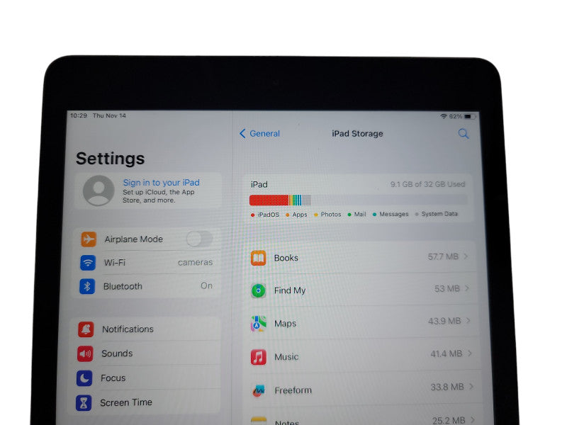 Apple iPad 7th Gen - 32GB - Black (