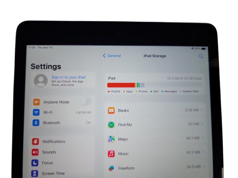 Apple iPad 7th Gen - 32GB - Black (
