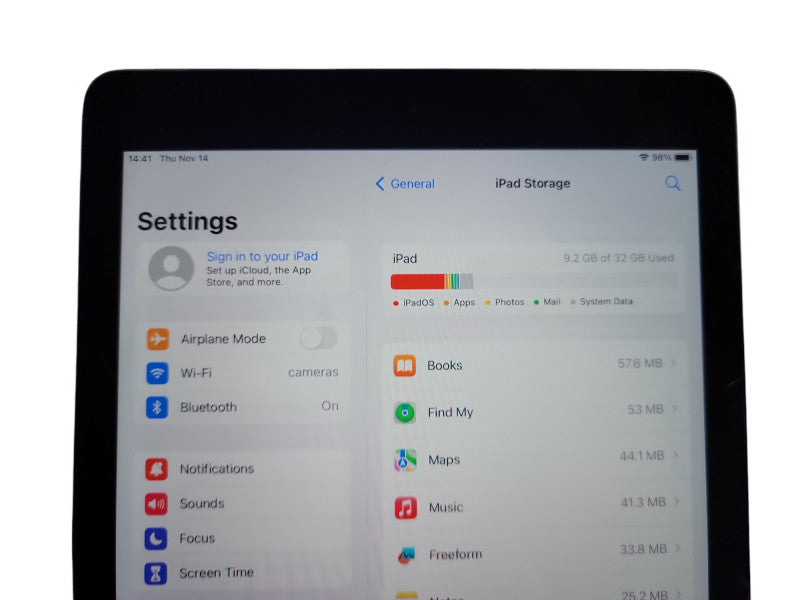 Apple iPad 5th Gen - 32GB - Black (