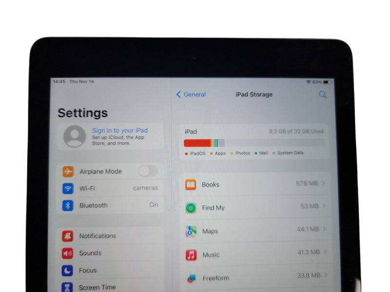 Apple iPad 5th Gen - 32GB - Black (