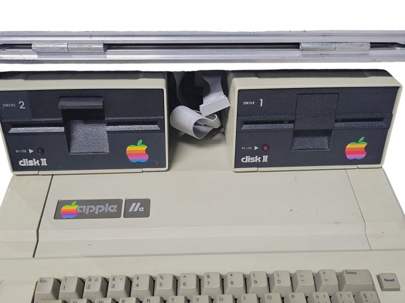 Apple lle 2e Computer System with 2x Disk II and Disks and Hard Case, READ _