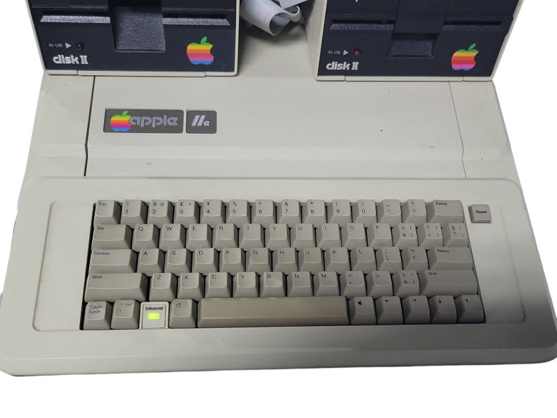 Apple lle 2e Computer System with 2x Disk II and Disks and Hard Case, READ _