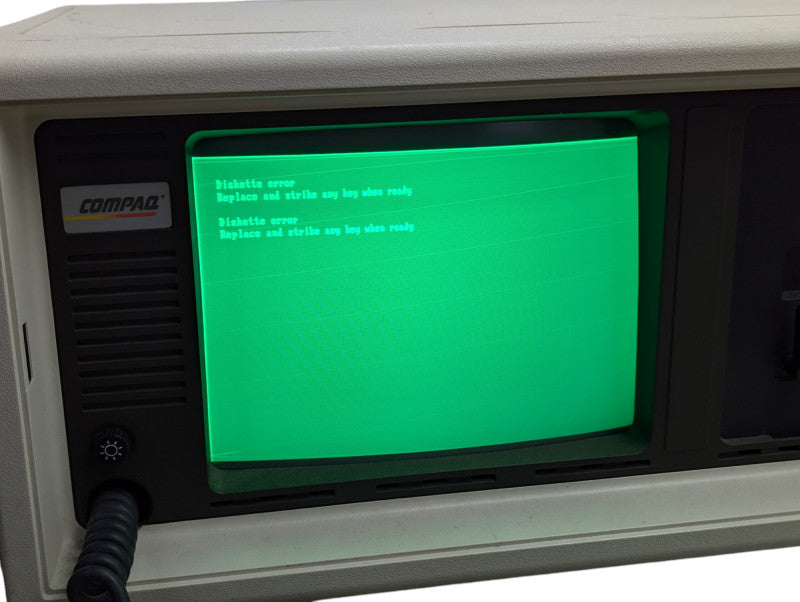 COMPAQ Portable Model 101709 Vintage Computer Powers ON  -