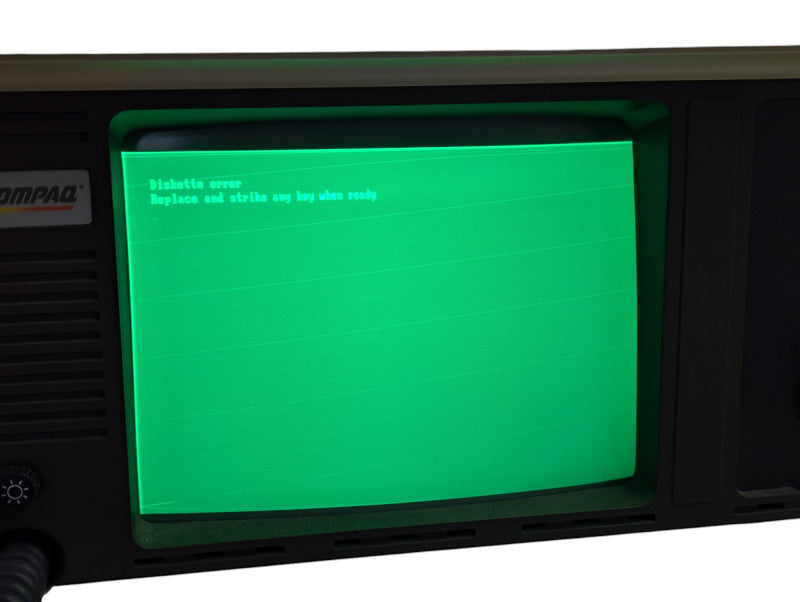 COMPAQ Portable Model 101709 Vintage Computer Powers ON  -