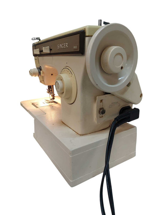 Vintage Singer Sewing Machine Merritt Model: 1802 Made in Brazil  =
