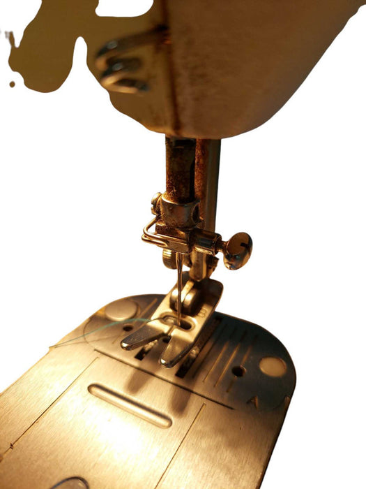 Vintage Singer Sewing Machine Merritt Model: 1802 Made in Brazil  =