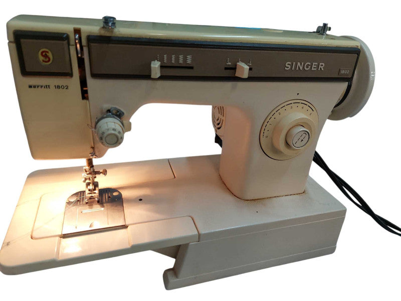 Vintage Singer Sewing Machine Merritt Model: 1802 Made in Brazil  =