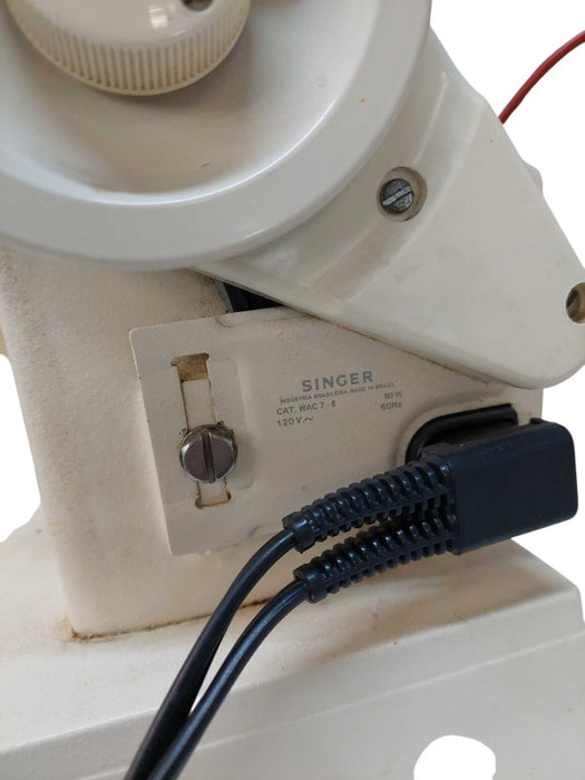 Vintage Singer Sewing Machine Merritt Model: 1802 Made in Brazil  =