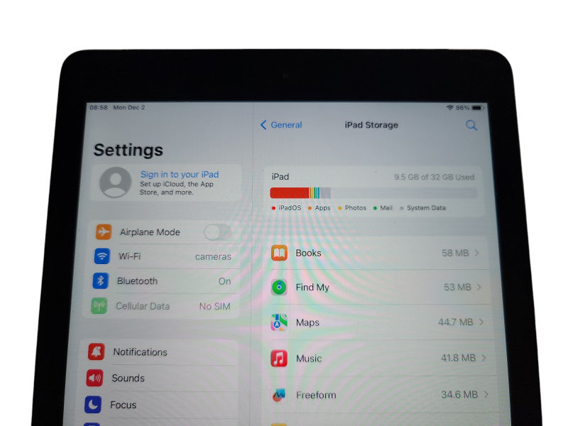 Apple iPad 5th Gen - 32GB - Space Gray [A1823 | Wifi + Cellular] (