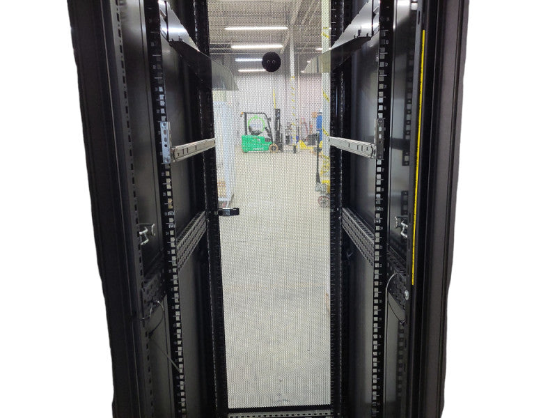 Dell PowerEdge Server Cabinet 0R3066 READ $