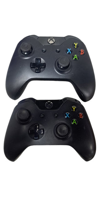 2x Xbox One Controllers (1537 & 1697)