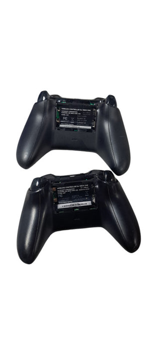 2x Xbox One Controllers (1537 & 1697)
