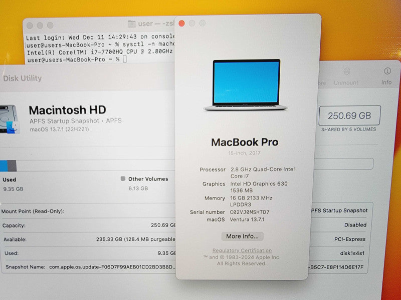 Apple Macbook Pro 2017 15" 4-Core i7-7700HQ @ 2.8HGz 16GB DDR3 250GB SSD (