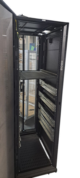 APC AR3100 NetShelter SX 42U Deep Enclosure W/AP8959 Power Strip
