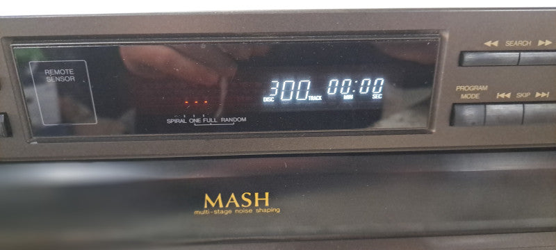 Technics SL-PD827 5 Disc Mash Multi-Stage  Disc Player|