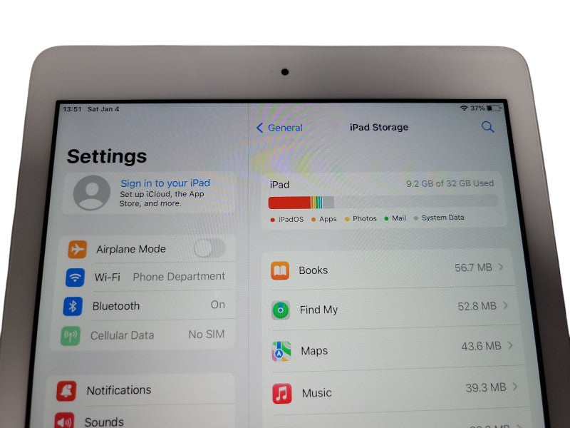 Apple iPad 5th Gen - 32GB - White [A1823 | Wifi + Cellular] (