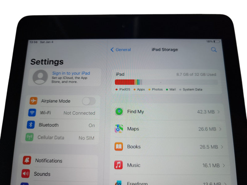 Apple iPad 5th Gen - 32GB - Space Gray [A1823 | Wifi + Cellular] (