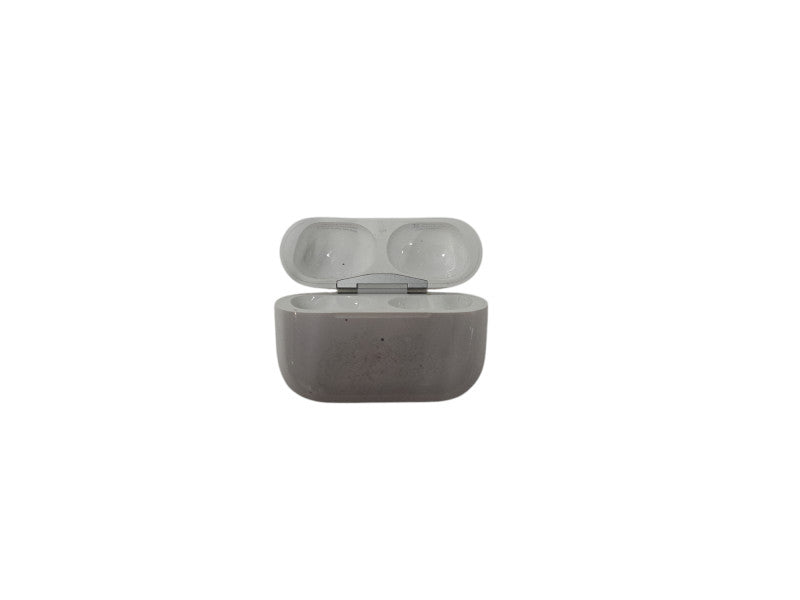 Apple AirPod Pro 2nd Gen USB-C Case MagSafe Charging Case Only A2968 Q