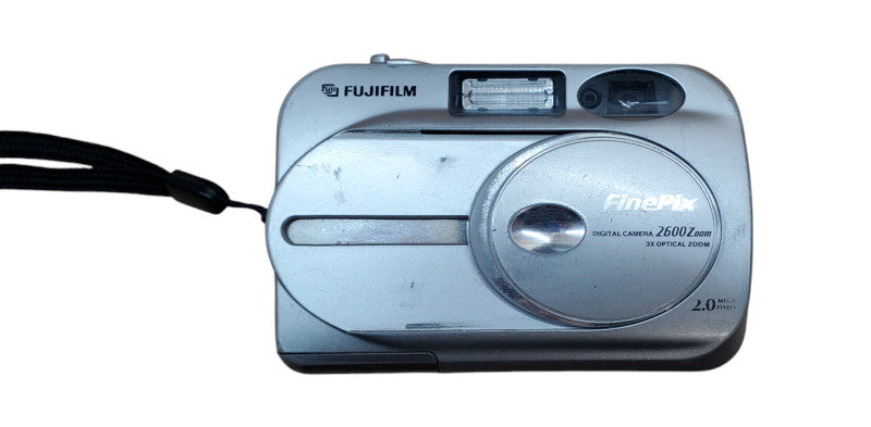 FujiFilm FinePix 2600z | 2.0MP Digital Camera | *READ*