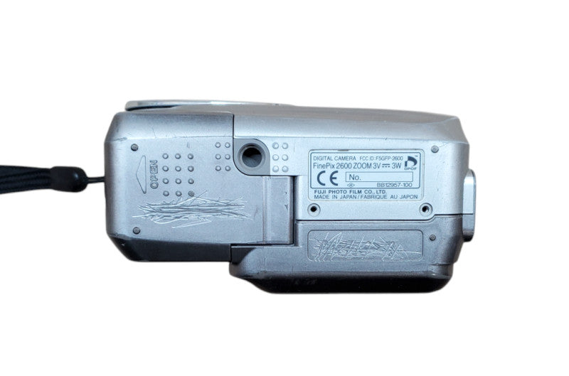 FujiFilm FinePix 2600z | 2.0MP Digital Camera | *READ*