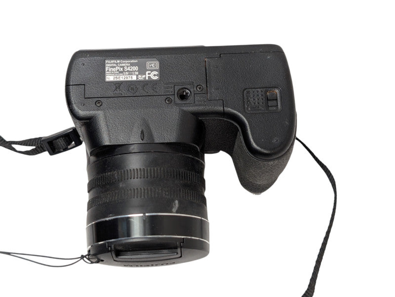 FUJIFILM FINEPIX S4200 Digital Camera Please READ  -