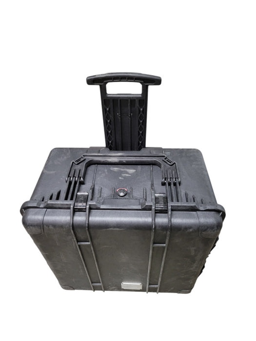 Large Pelican Style Rolling Travel Case %