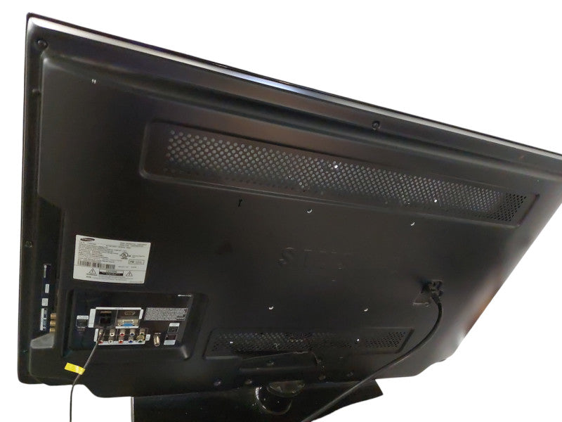 Samsung 40" LCD TV Model: LN40C540F2F  =