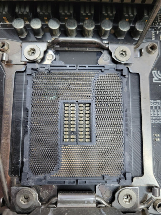 ASUS SABERTOOTH X99 Motherboard (READ) %