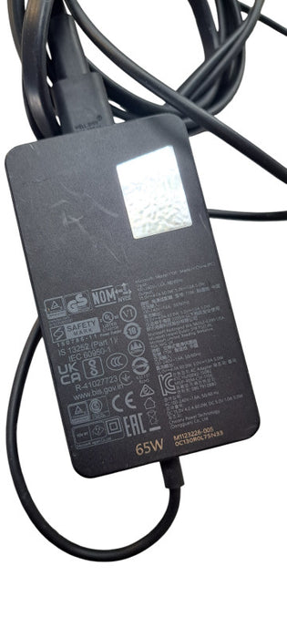 Genuine Microsoft Surface 65W Power Adapter Model :1706 15.0V & 4.0A Q
