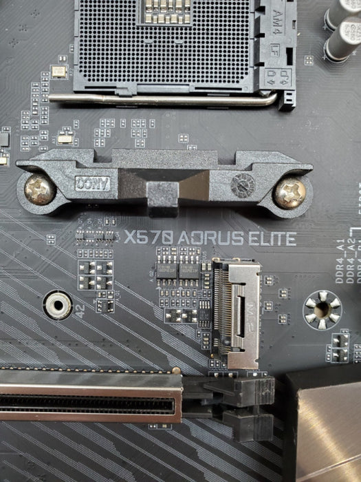 Gigabyte X570 AORUS Elite AMD AM4 DDR4 ATX Motherboard *READ*