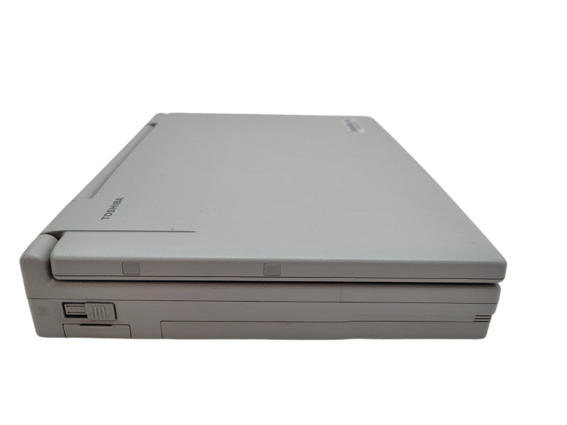 Vintage Toshiba Satellite 440CDX Pentium 100MHz 16MB NO HDD + PWR ADPTR %