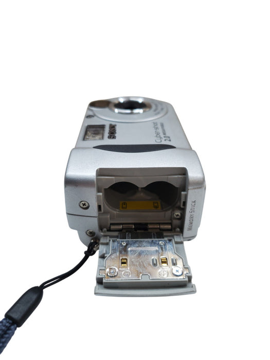 Sony Cyber-shot DSC-P31 2.0MP Digital Still Camera